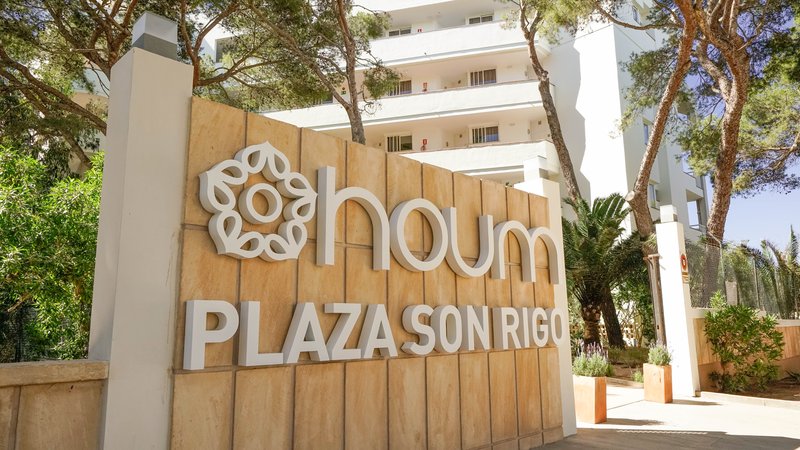 entrance with our Houm logo