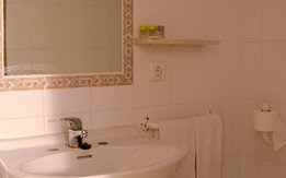 Baño habitación doble Hotel Nets